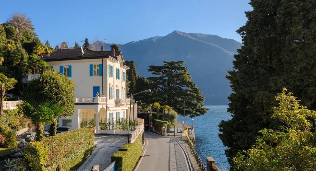 The villa on the lakefront
